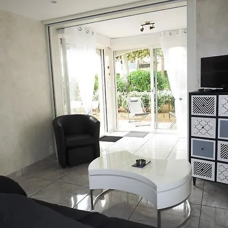 Agreable Renove En Rez De Jardin Avec Parking Apartment