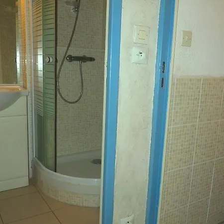 Agreable Renove En Rez De Jardin Avec Parking Apartment *